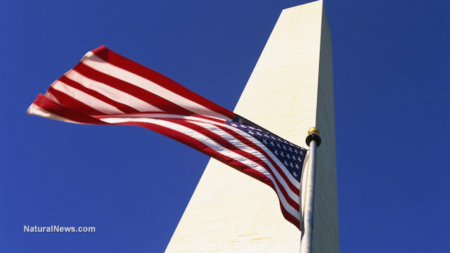 Washington-Monument-American-Flag
